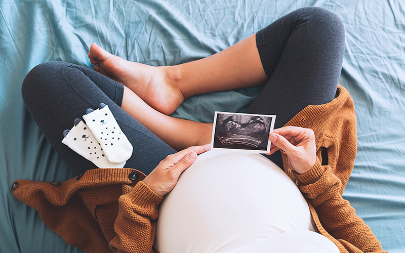 Mom with sonogram